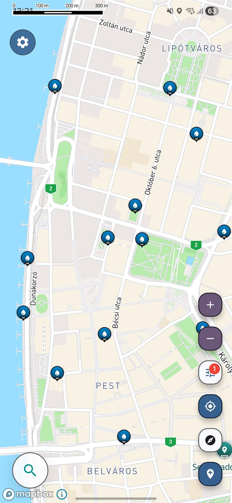 Voyager Maps app screenshot showing free drinking water taps and refill stations near the user