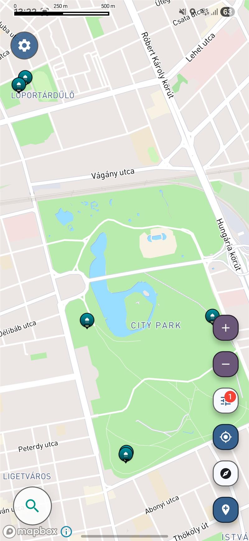 Voyager Maps app screenshot showing free shower locations for travelers and van life